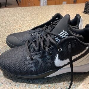 Nike Kyrie Flytrap AQ3412-001 Sneakers 7Y